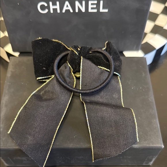 Chanel Black Velvet Bow hair tie - Picture 3 of 3